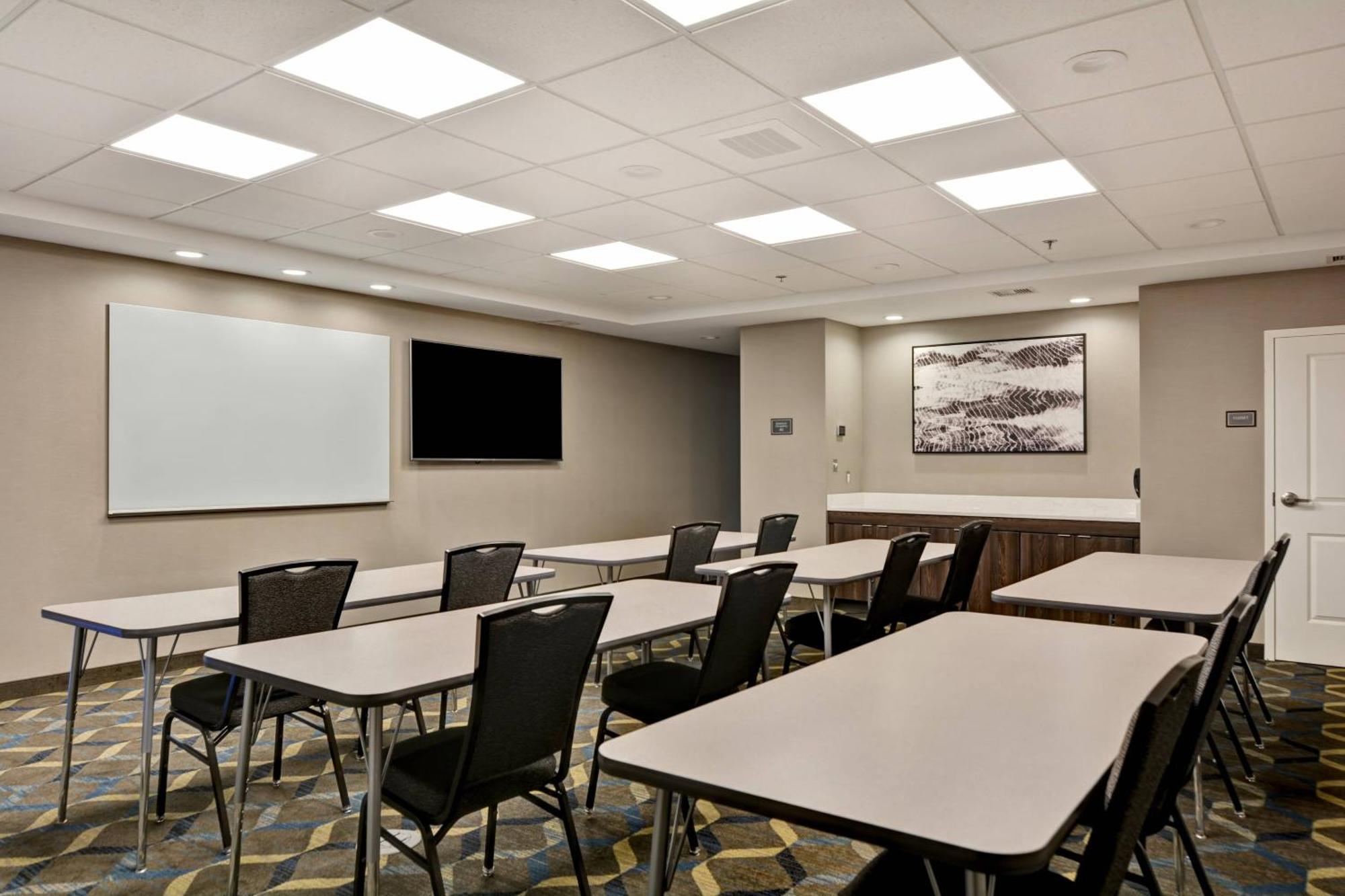 By Marriott Cleveland Airport/middleburg Heights Hotel