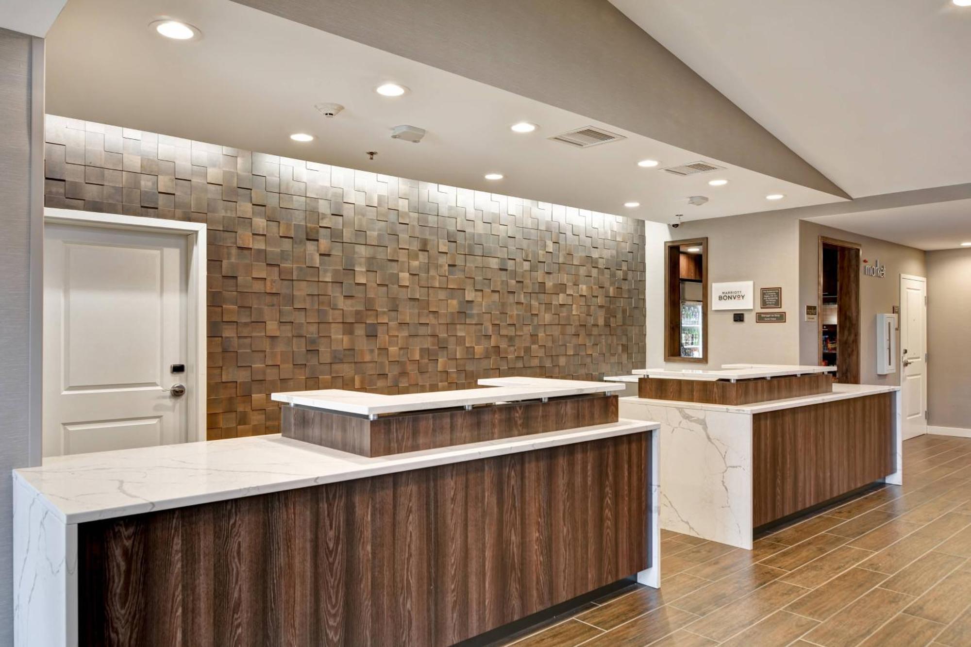 By Marriott Cleveland Airport/middleburg Heights Hotel 3*