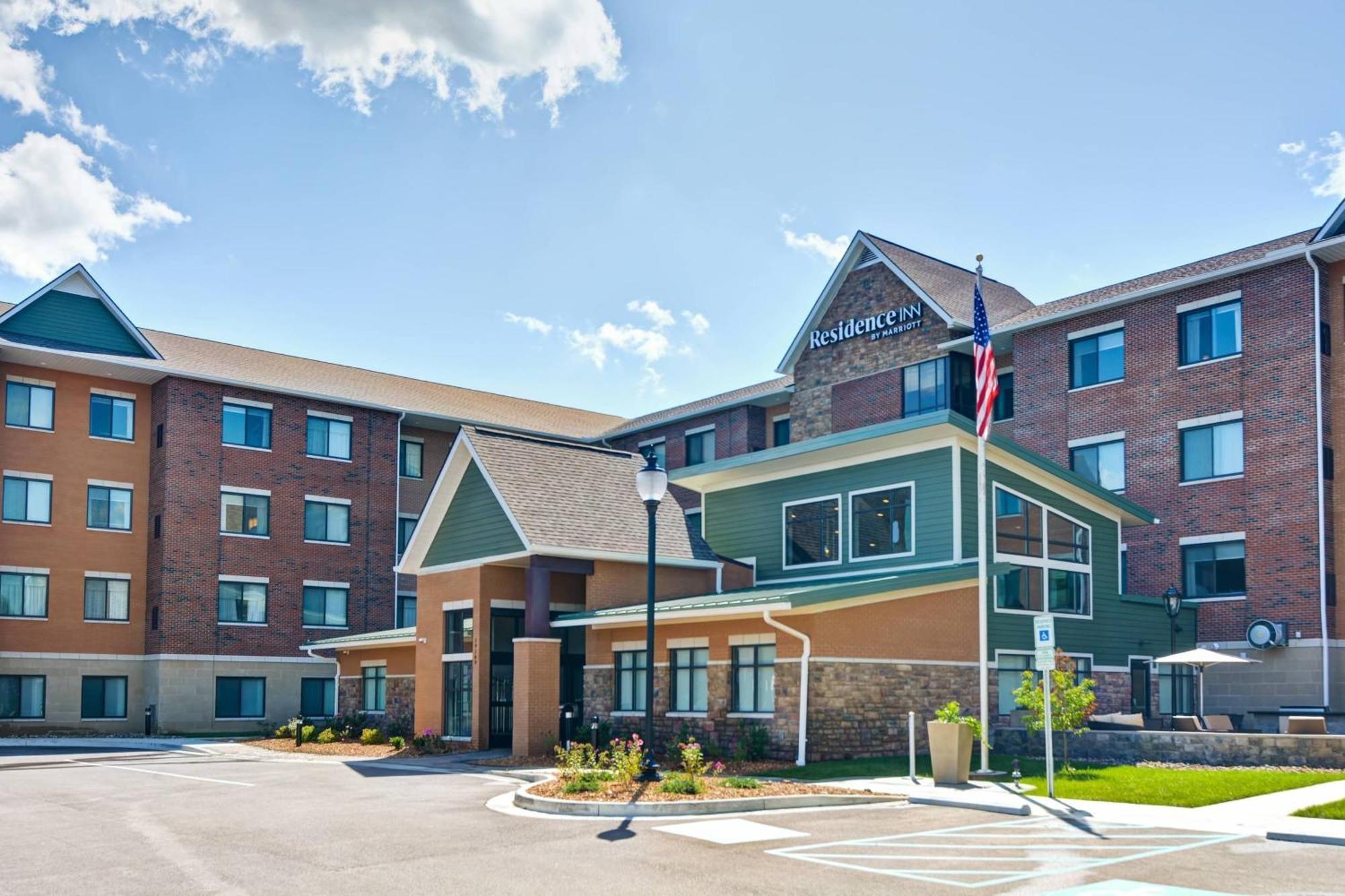 By Marriott Cleveland Airport/middleburg Heights 3*