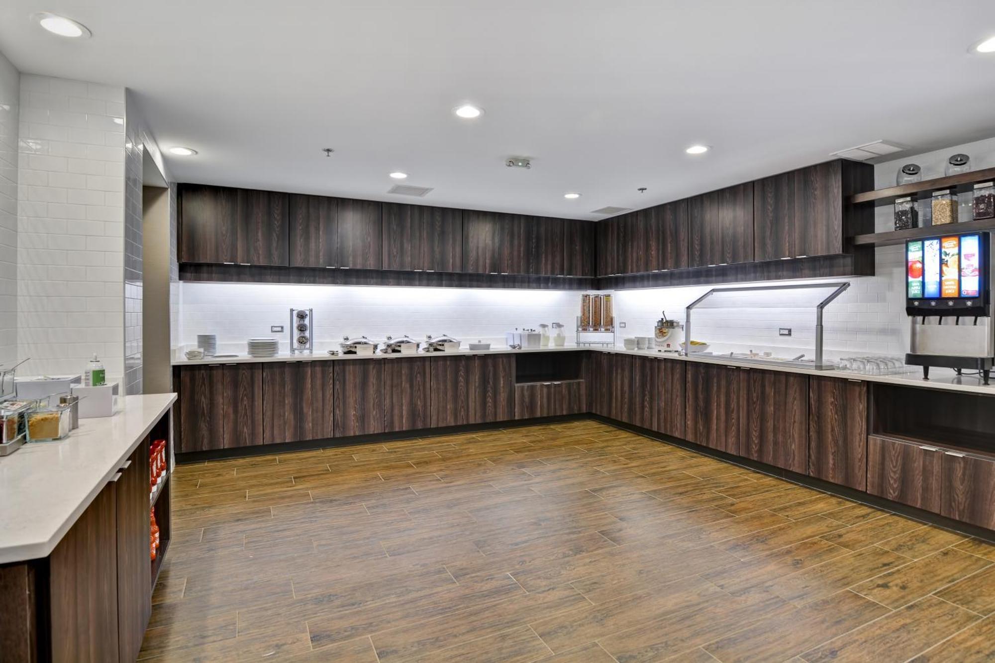 Hotel By Marriott Cleveland Airport/middleburg Heights Middleburg Heights