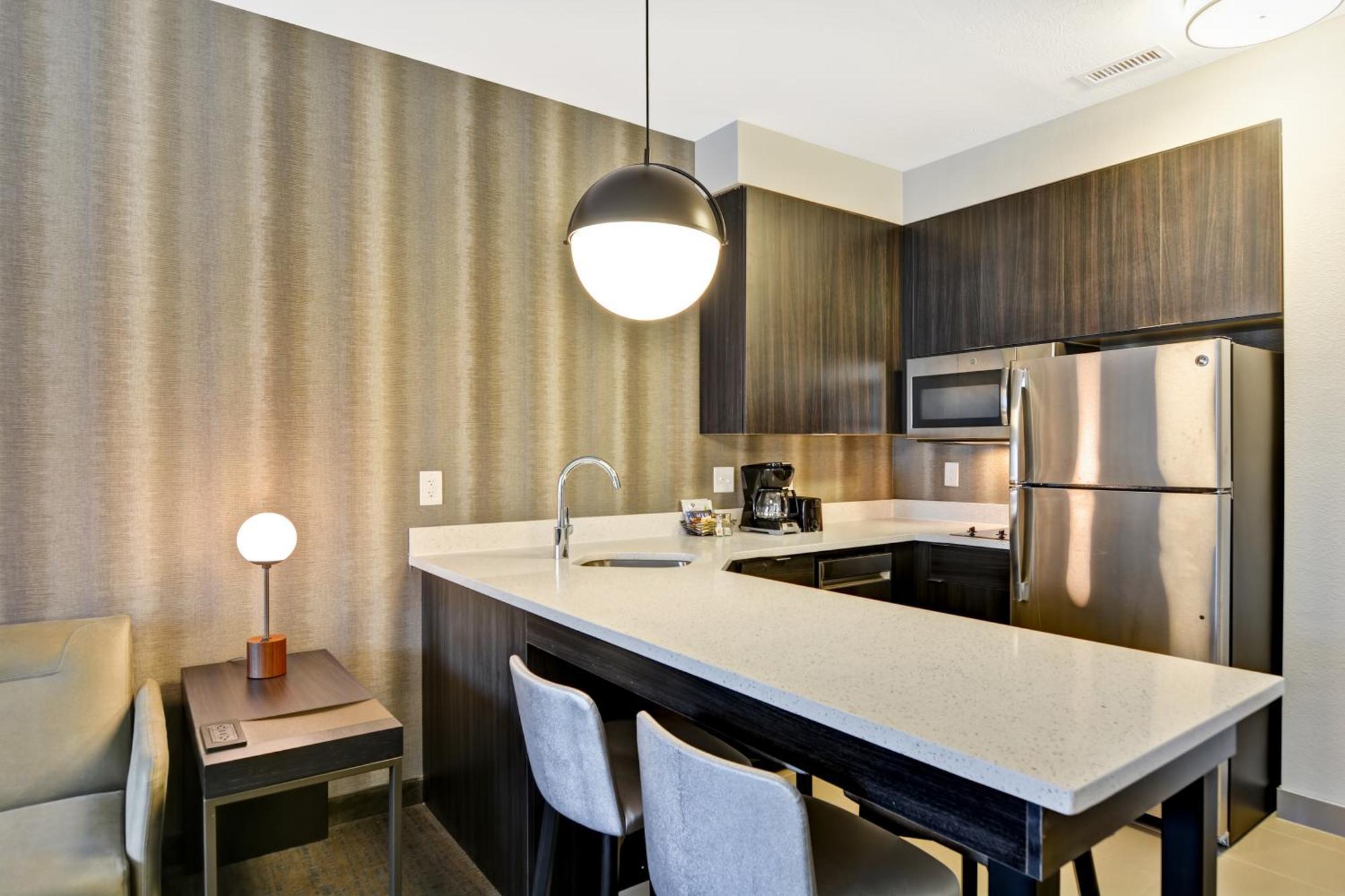 By Marriott Cleveland Airport/middleburg Heights