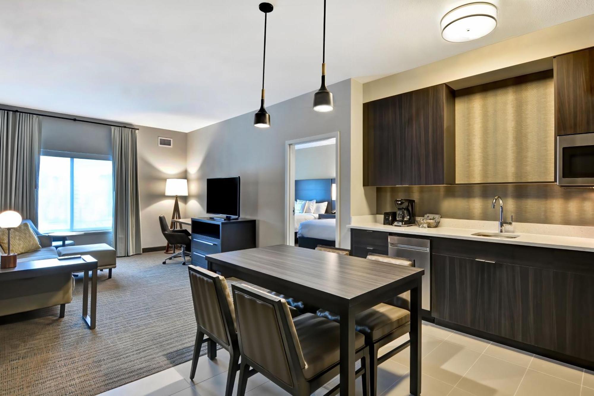 By Marriott Cleveland Airport/middleburg Heights 3* Middleburg Heights